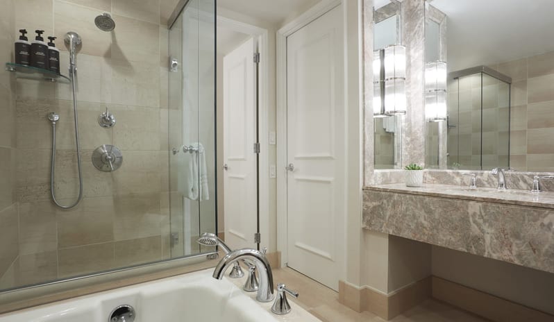 Beverly Wilshire, A Four Seasons Hotel Signature Room Bathroom